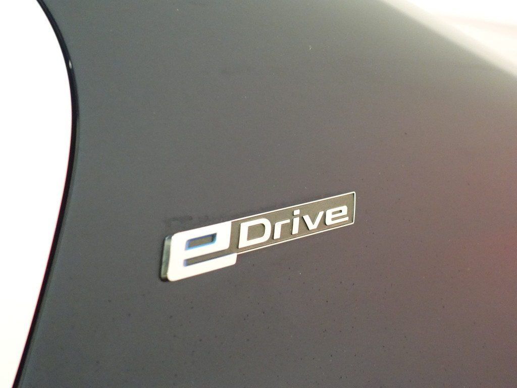 
BMW 3-serie 330e Individual M Sport Aut- Xenon Led, sfeerverlichting, Park Assist, Navi, Lane Assist vol									