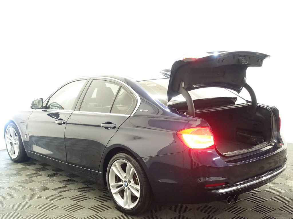 
BMW 3-serie 330e Individual M Sport Aut- Xenon Led, sfeerverlichting, Park Assist, Navi, Lane Assist vol									