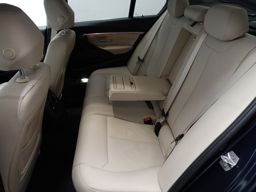 
BMW 3-serie 330e Individual M Sport Aut- Xenon Led, sfeerverlichting, Park Assist, Navi, Lane Assist vol									