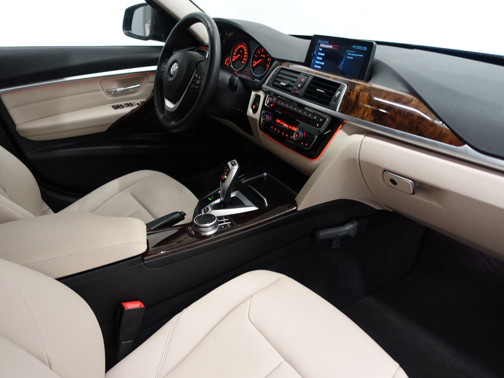 
BMW 3-serie 330e Individual M Sport Aut- Xenon Led, sfeerverlichting, Park Assist, Navi, Lane Assist vol									