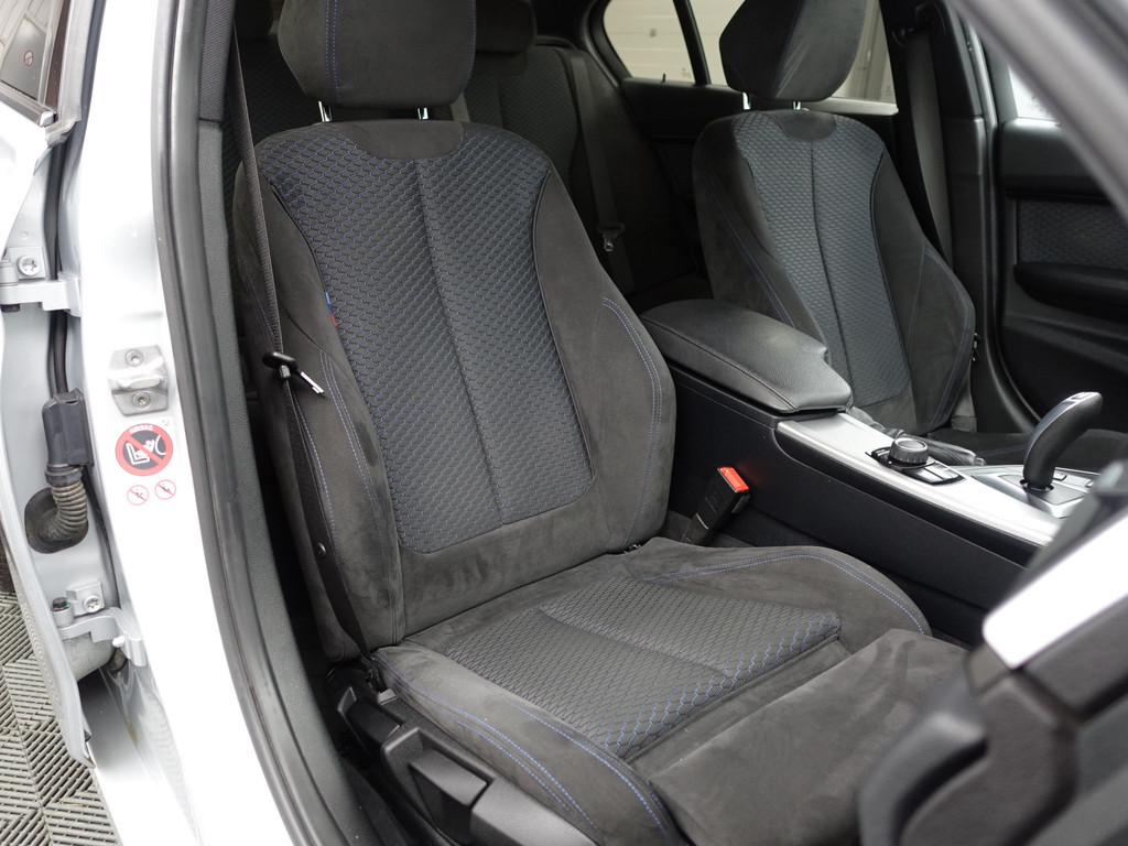 
								BMW 3-serie 320i xDrive 250pk M Performance Aut- Xenon Led, Park Assist, Dynamic Select, Stoelverwarming, Clima vol									