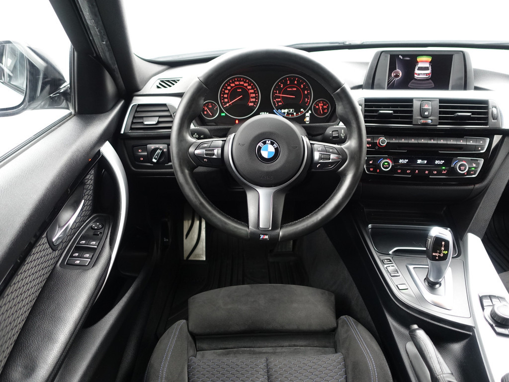 
								BMW 3-serie 320i xDrive 250pk M Performance Aut- Xenon Led, Park Assist, Dynamic Select, Stoelverwarming, Clima vol									