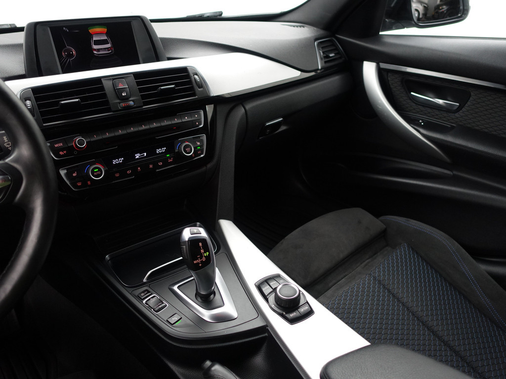 
								BMW 3-serie 320i xDrive 250pk M Performance Aut- Xenon Led, Park Assist, Dynamic Select, Stoelverwarming, Clima vol									