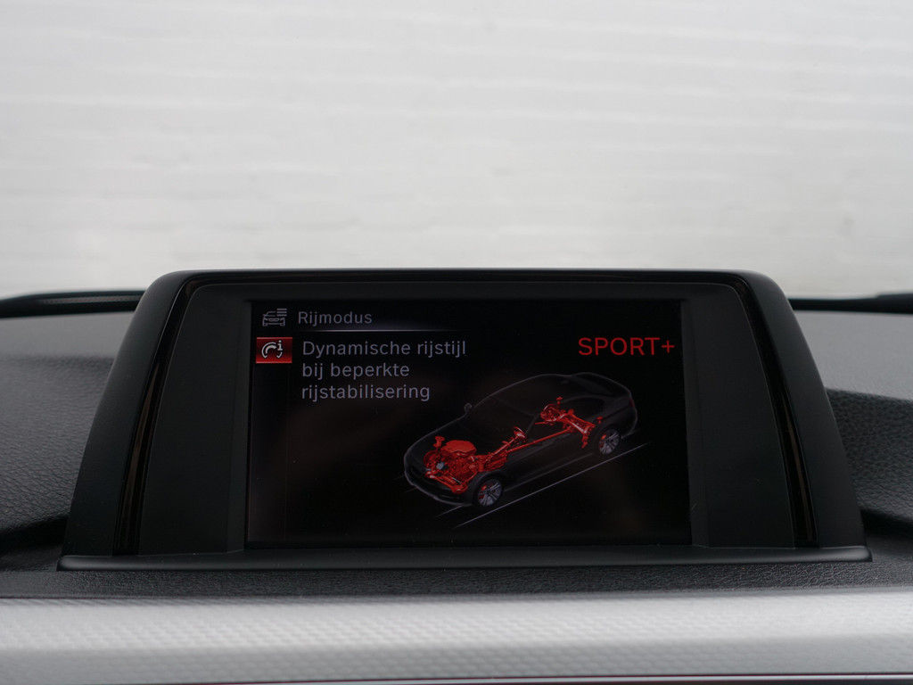 
								BMW 3-serie 320i xDrive 250pk M Performance Aut- Xenon Led, Park Assist, Dynamic Select, Stoelverwarming, Clima vol									
