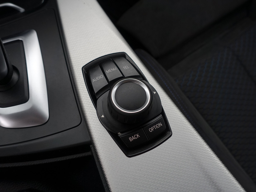 
								BMW 3-serie 320i xDrive 250pk M Performance Aut- Xenon Led, Park Assist, Dynamic Select, Stoelverwarming, Clima vol									