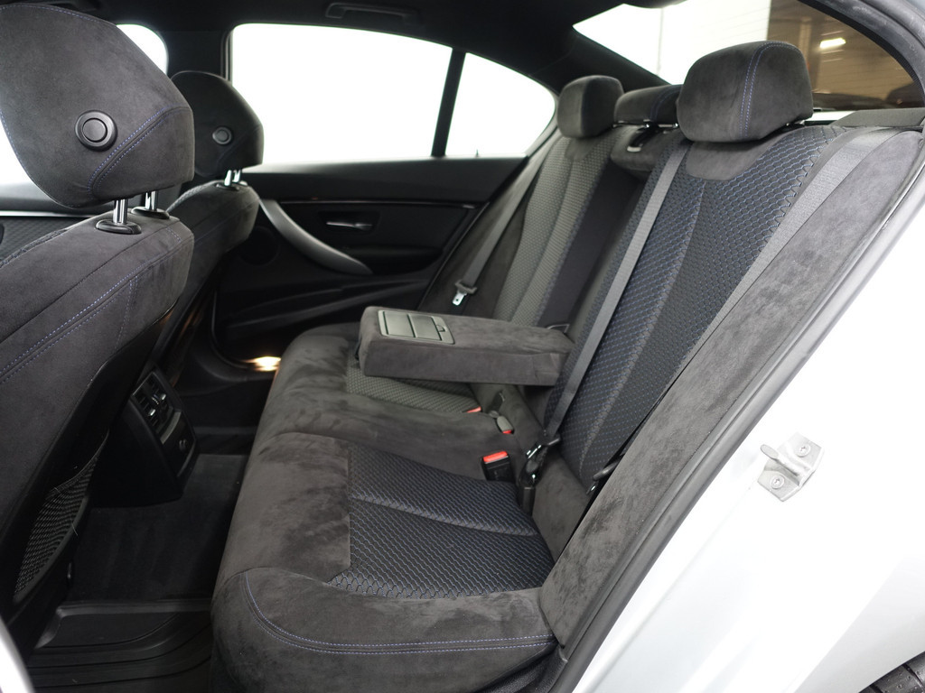 
								BMW 3-serie 320i xDrive 250pk M Performance Aut- Xenon Led, Park Assist, Dynamic Select, Stoelverwarming, Clima vol									