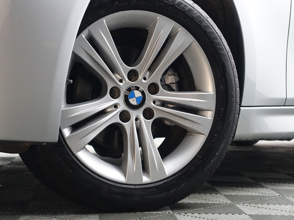 
								BMW 3-serie 320i xDrive 250pk M Performance Aut- Xenon Led, Park Assist, Dynamic Select, Stoelverwarming, Clima vol									