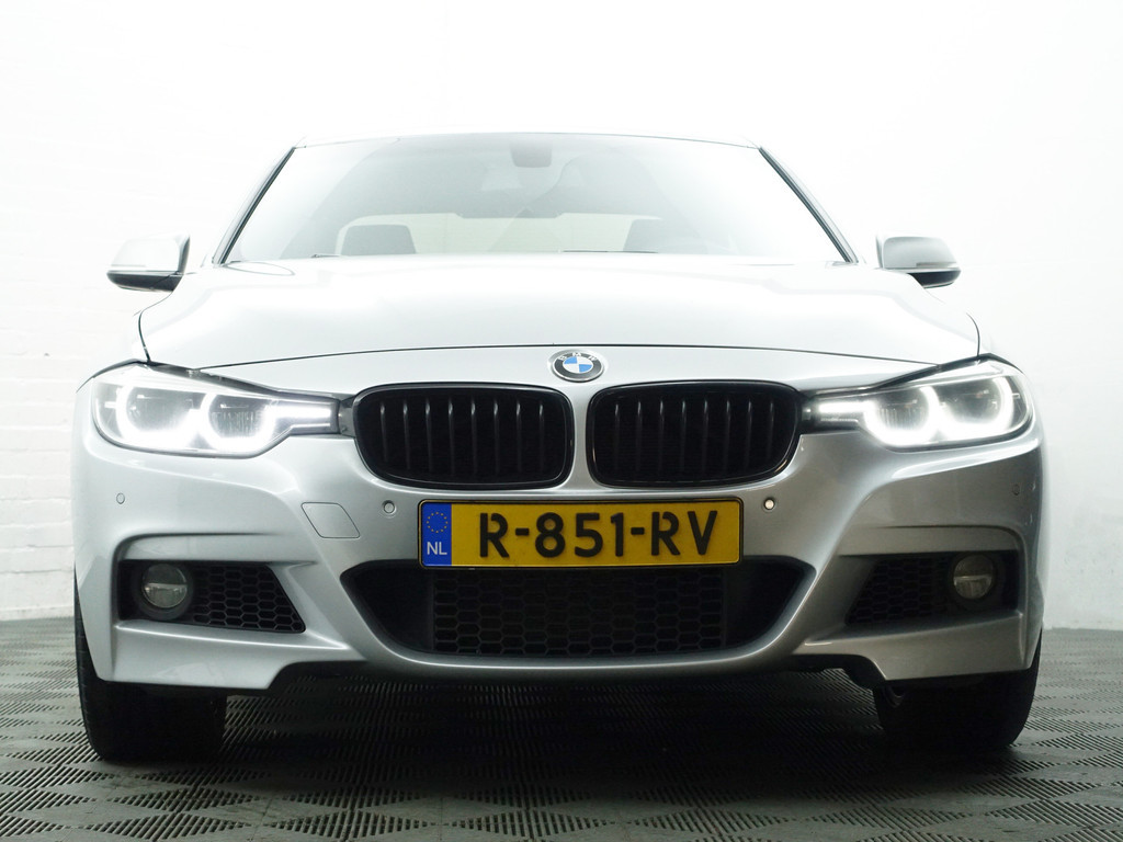 
								BMW 3-serie 320i xDrive 250pk M Performance Aut- Xenon Led, Park Assist, Dynamic Select, Stoelverwarming, Clima vol									