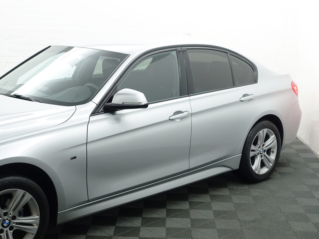 
								BMW 3-serie 320i xDrive 250pk M Performance Aut- Xenon Led, Park Assist, Dynamic Select, Stoelverwarming, Clima vol									