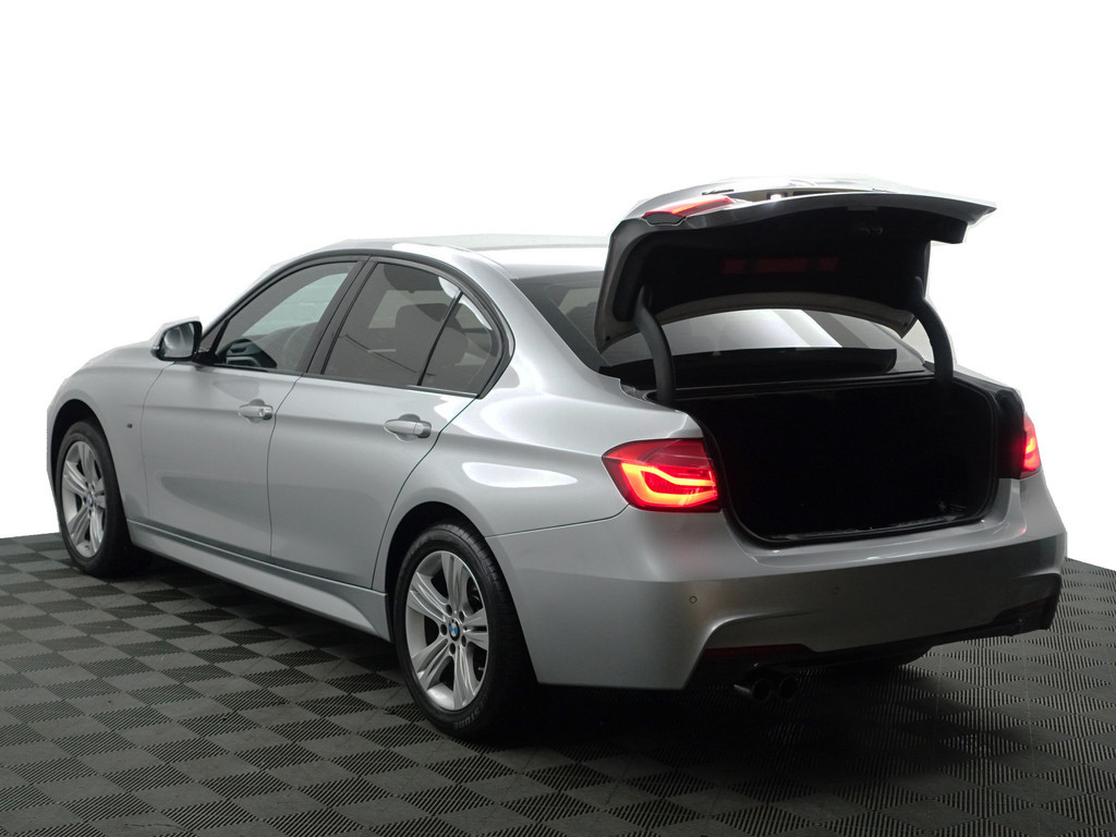 
								BMW 3-serie 320i xDrive 250pk M Performance Aut- Xenon Led, Park Assist, Dynamic Select, Stoelverwarming, Clima vol									