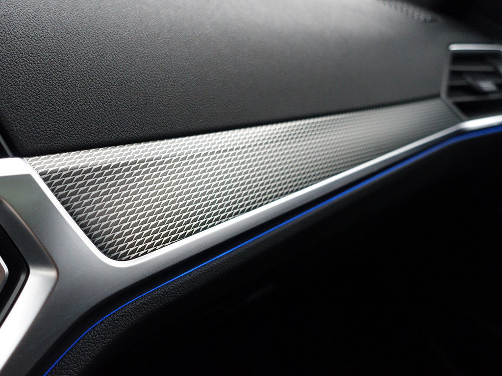 
BMW 3-serie 320e M Performance Aut- Schuifdak, CarPlay, Sfeerverlichting, Standkachel, Xenon Led, Park Assist vol									