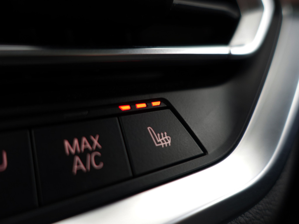 
BMW 3-serie 320e M Performance Aut- Schuifdak, CarPlay, Sfeerverlichting, Standkachel, Xenon Led, Park Assist vol									