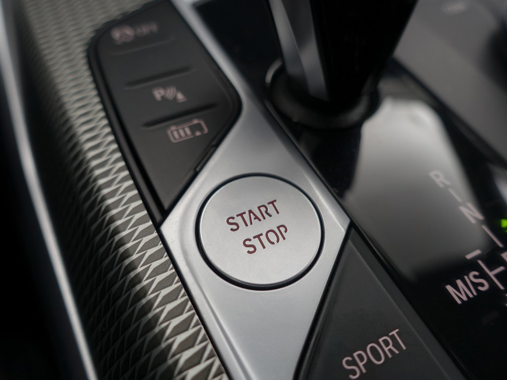 
BMW 3-serie 320e M Performance Aut- Schuifdak, CarPlay, Sfeerverlichting, Standkachel, Xenon Led, Park Assist vol									