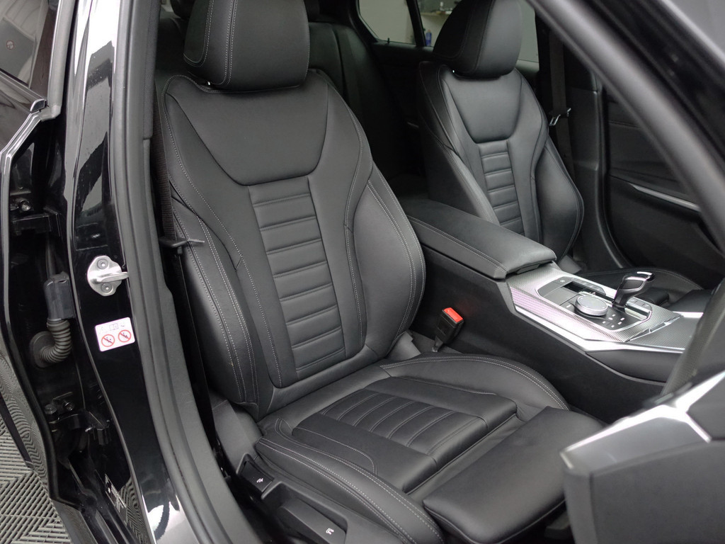 
BMW 3-serie 320e M Performance Aut- Schuifdak, CarPlay, Sfeerverlichting, Standkachel, Xenon Led, Park Assist vol									