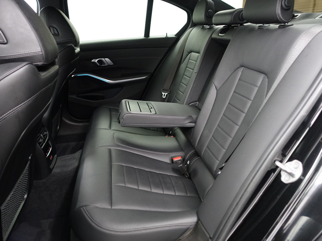 
BMW 3-serie 320e M Performance Aut- Schuifdak, CarPlay, Sfeerverlichting, Standkachel, Xenon Led, Park Assist vol									