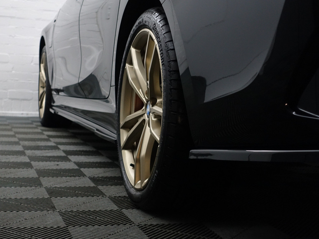 
BMW 3-serie 320e M Performance Aut- Schuifdak, CarPlay, Sfeerverlichting, Standkachel, Xenon Led, Park Assist vol									