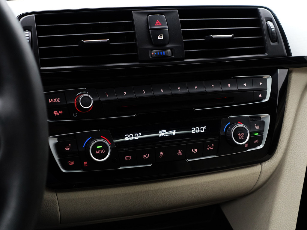 
BMW 3-serie 330e M Performance Aut- Schuifdak, Harman Kardon, Head Up, Lane Assist, 360 Camera, Sfeerverlichting, Xenon Led vol									