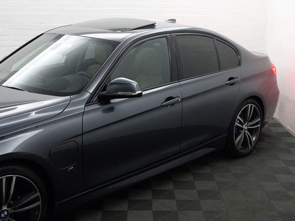 
BMW 3-serie 330e M Performance Aut- Schuifdak, Harman Kardon, Head Up, Lane Assist, 360 Camera, Sfeerverlichting, Xenon Led vol									