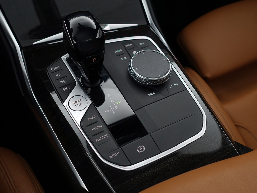 
BMW 3-serie 330e M Sport Aut- Schuifdak, Harman Kardon, Head Up, Sfeerverlichting, 360 Camera, Carplay vol									