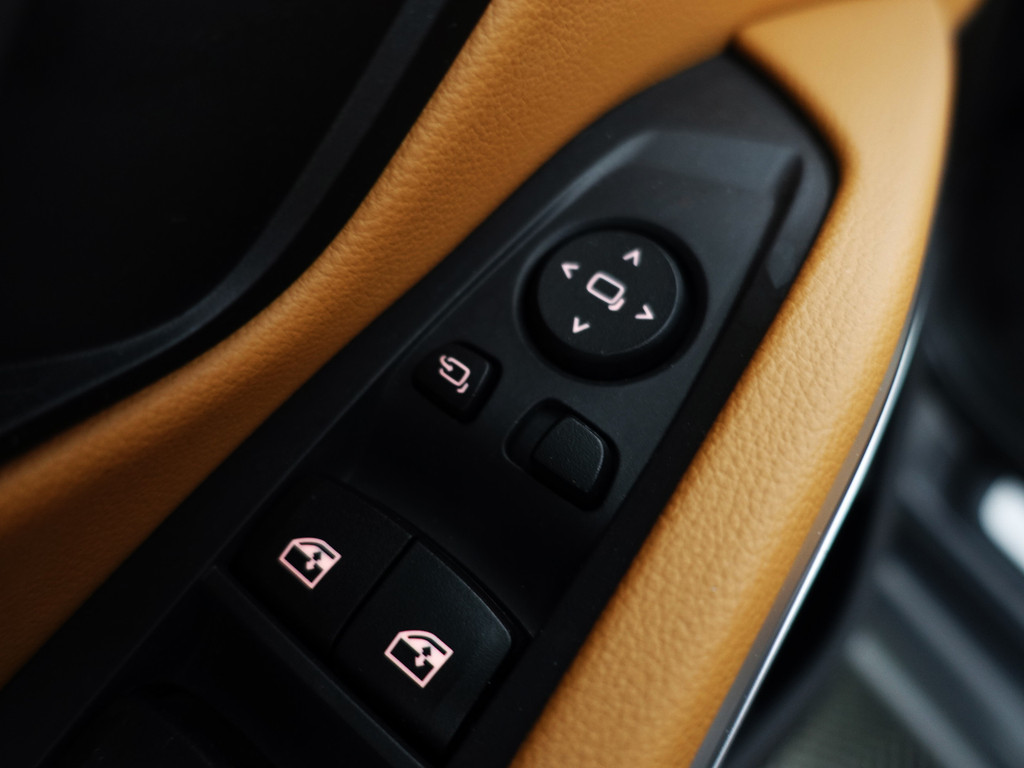 
BMW 3-serie 330e M Sport Aut- Schuifdak, Harman Kardon, Head Up, Sfeerverlichting, 360 Camera, Carplay vol									