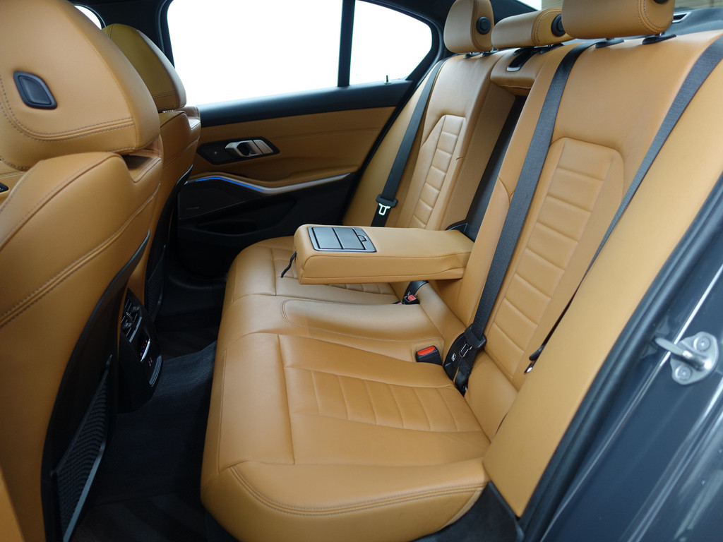 
BMW 3-serie 330e M Sport Aut- Schuifdak, Harman Kardon, Head Up, Sfeerverlichting, 360 Camera, Carplay vol									