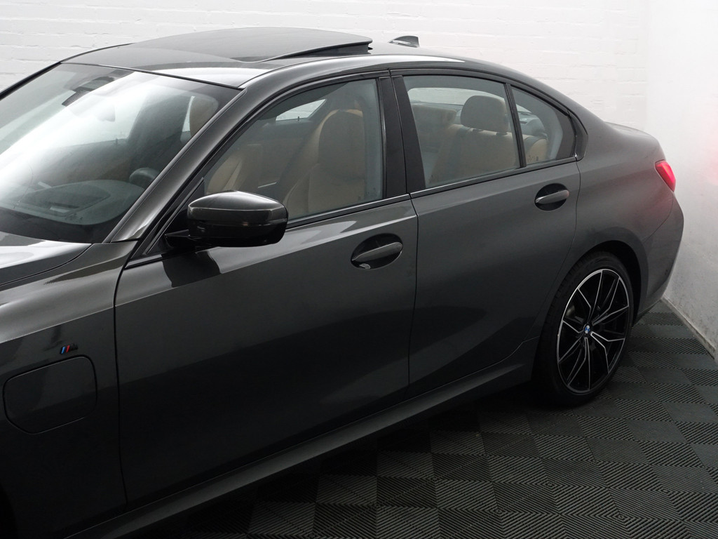 
BMW 3-serie 330e M Sport Aut- Schuifdak, Harman Kardon, Head Up, Sfeerverlichting, 360 Camera, Carplay vol									