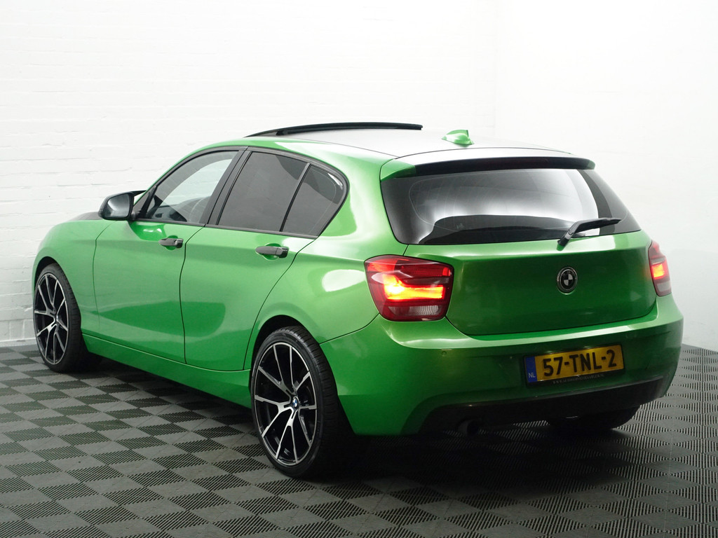 
BMW 1-serie 118i M Sport- Schuifdak, Xenon Led, Leder Sport Interieur, Carbon Pakket, Park Assist vol									