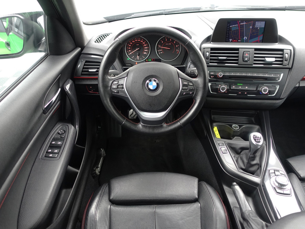
BMW 1-serie 118i M Sport- Schuifdak, Xenon Led, Leder Sport Interieur, Carbon Pakket, Park Assist vol									
