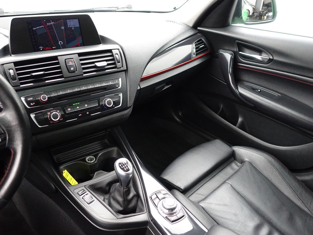 
BMW 1-serie 118i M Sport- Schuifdak, Xenon Led, Leder Sport Interieur, Carbon Pakket, Park Assist vol									