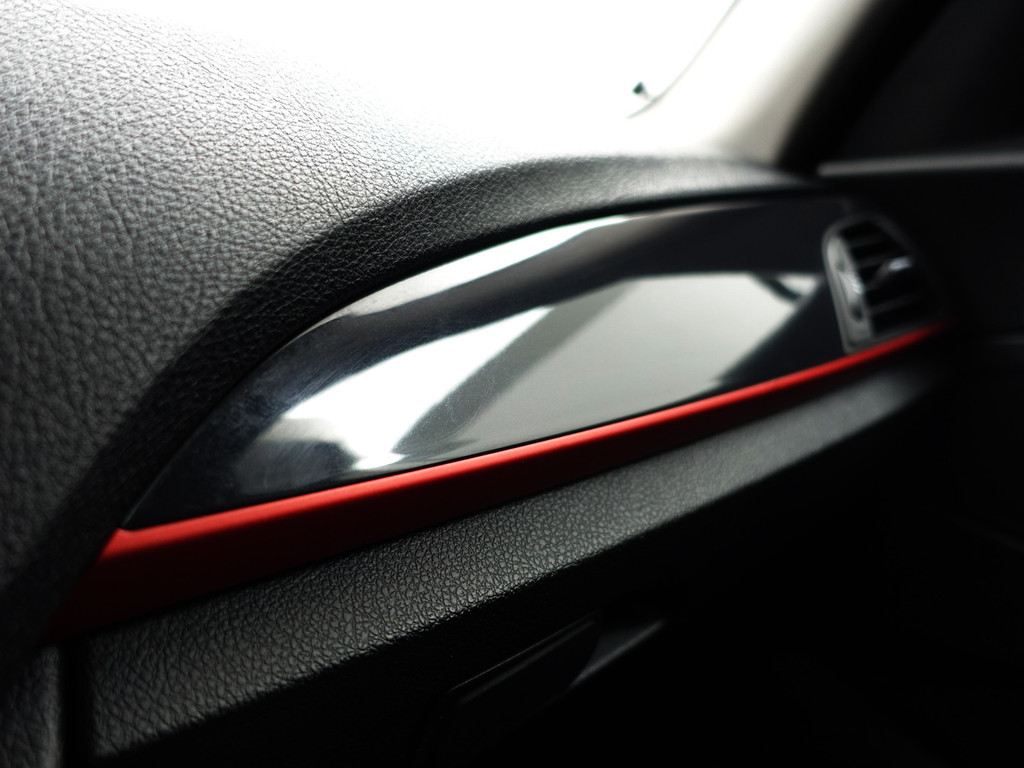 
BMW 1-serie 118i M Sport- Schuifdak, Xenon Led, Leder Sport Interieur, Carbon Pakket, Park Assist vol									