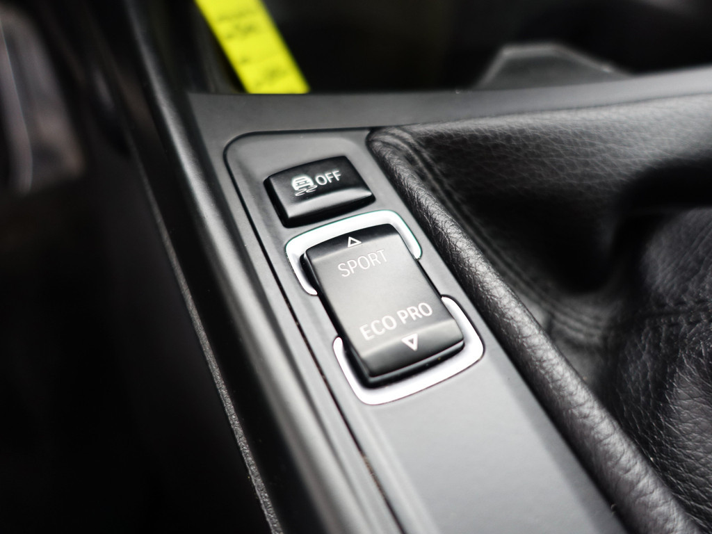 
BMW 1-serie 118i M Sport- Schuifdak, Xenon Led, Leder Sport Interieur, Carbon Pakket, Park Assist vol									