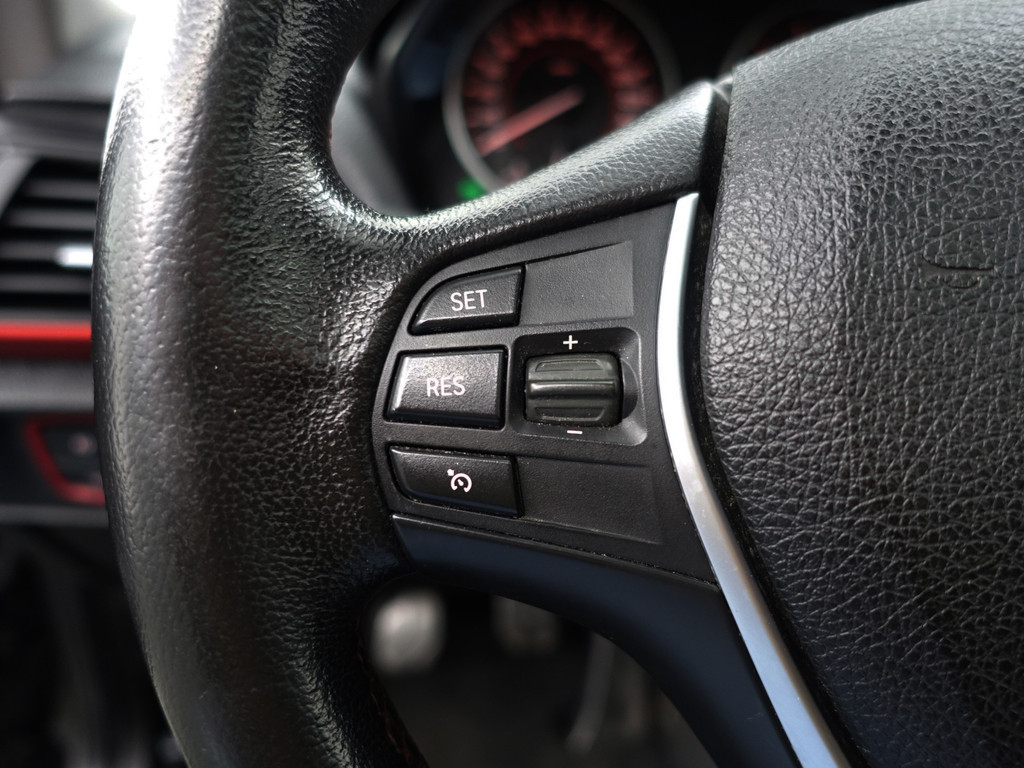 
BMW 1-serie 118i M Sport- Schuifdak, Xenon Led, Leder Sport Interieur, Carbon Pakket, Park Assist vol									