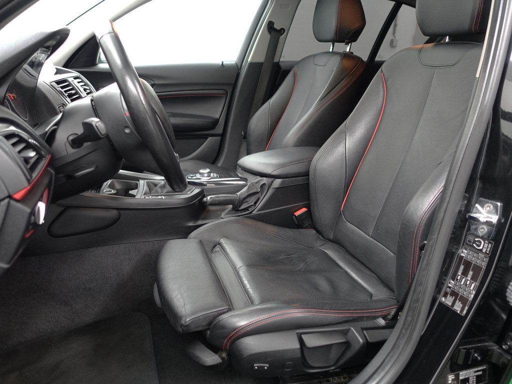 
BMW 1-serie 118i M Sport- Schuifdak, Xenon Led, Leder Sport Interieur, Carbon Pakket, Park Assist vol									