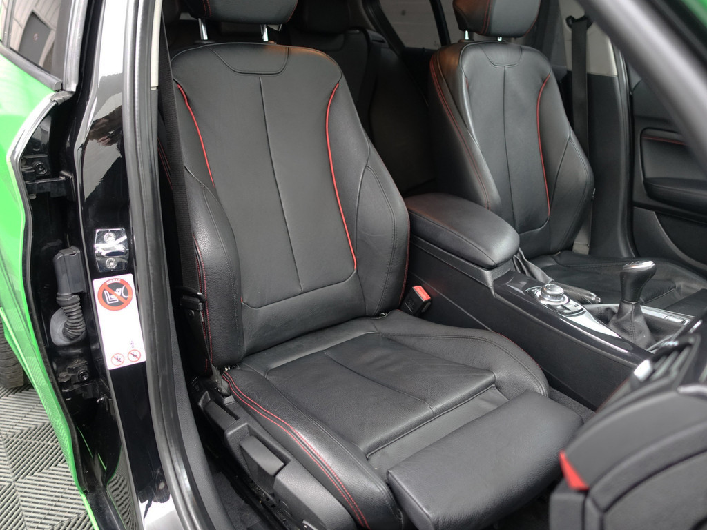 
BMW 1-serie 118i M Sport- Schuifdak, Xenon Led, Leder Sport Interieur, Carbon Pakket, Park Assist vol									