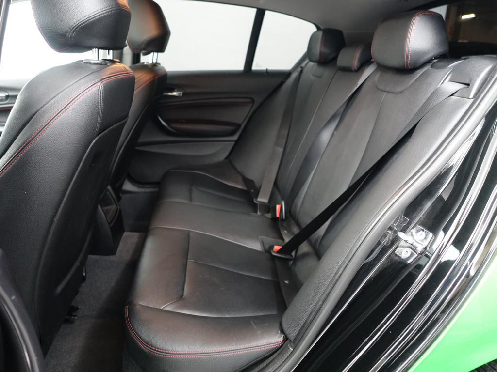 
BMW 1-serie 118i M Sport- Schuifdak, Xenon Led, Leder Sport Interieur, Carbon Pakket, Park Assist vol									