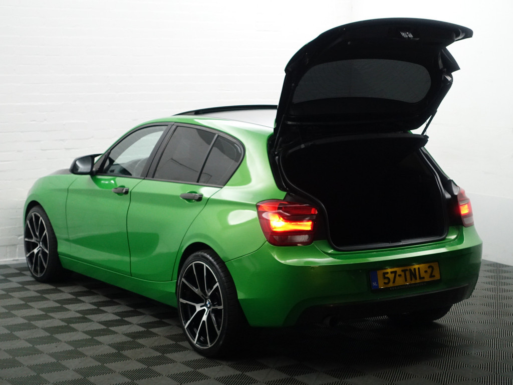 
BMW 1-serie 118i M Sport- Schuifdak, Xenon Led, Leder Sport Interieur, Carbon Pakket, Park Assist vol									