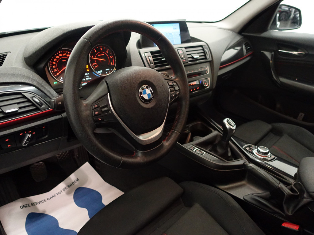 
								BMW 1-serie 116D High Executive Sport- Schuifdak, Navi, Xenon, Sport Interieur, LMV vol									