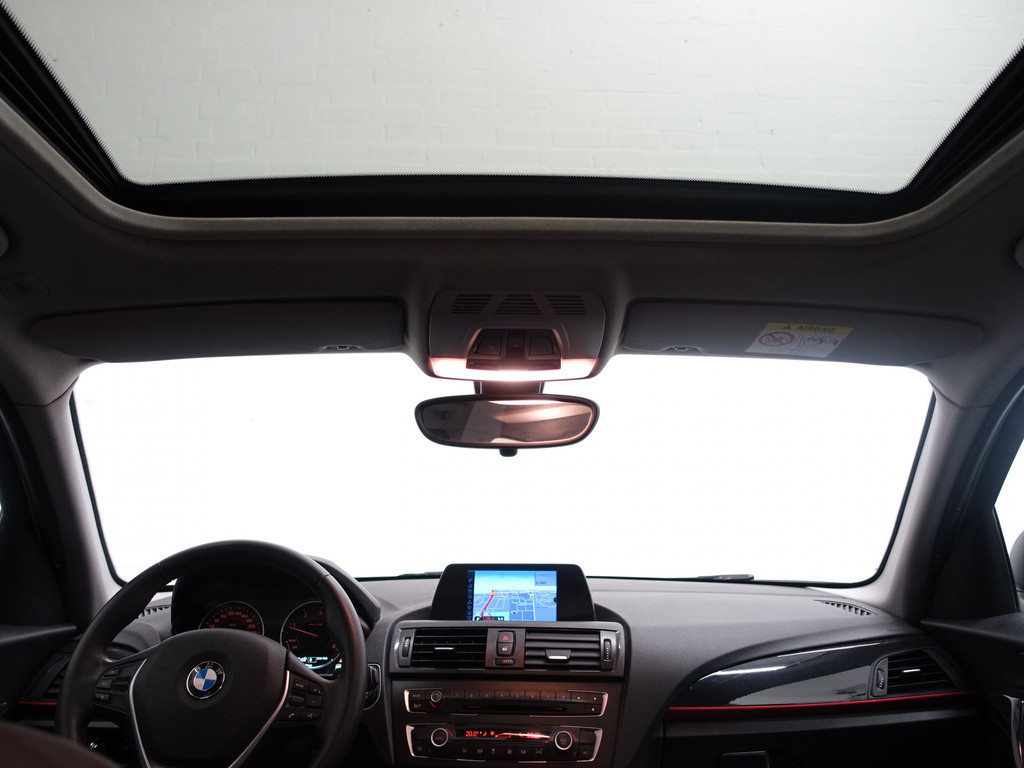 
								BMW 1-serie 116D High Executive Sport- Schuifdak, Navi, Xenon, Sport Interieur, LMV vol									