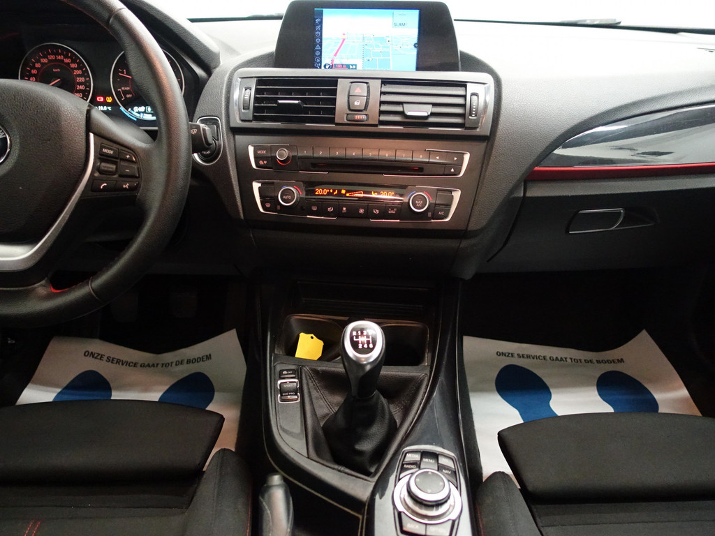 
								BMW 1-serie 116D High Executive Sport- Schuifdak, Navi, Xenon, Sport Interieur, LMV vol									
