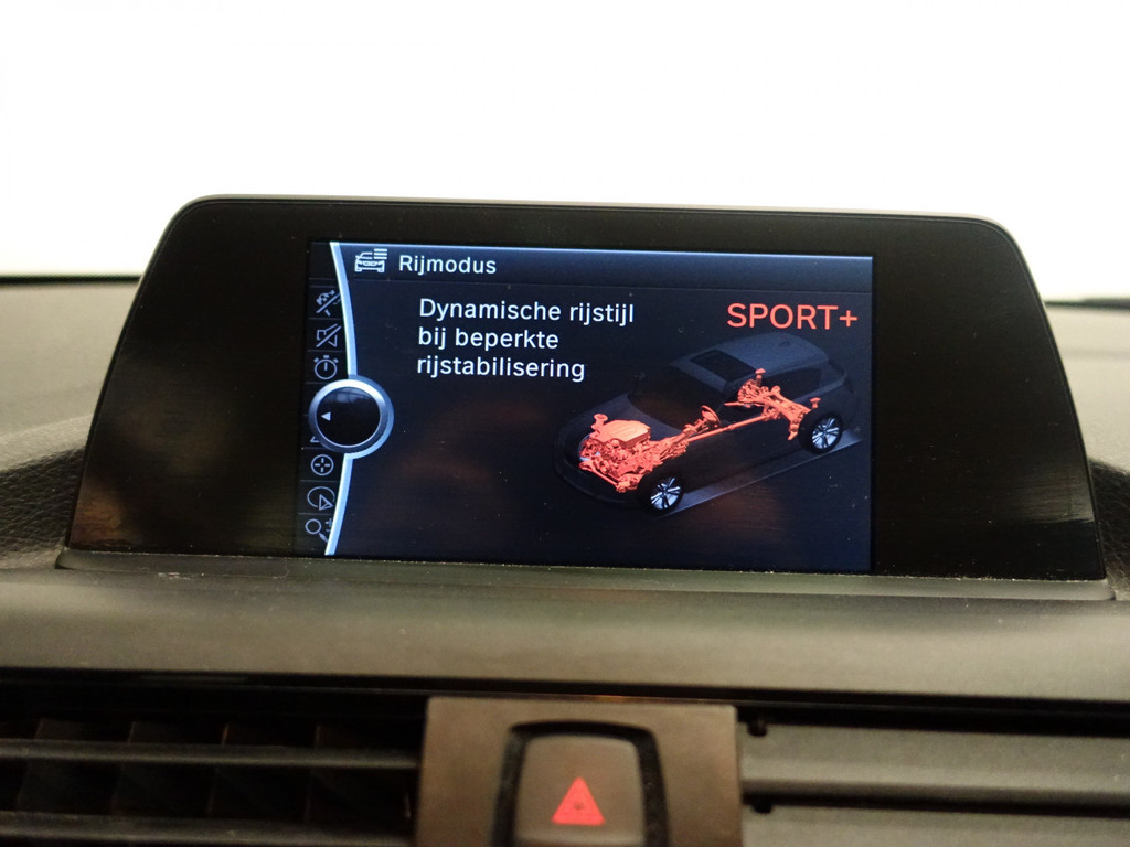 
								BMW 1-serie 116D High Executive Sport- Schuifdak, Navi, Xenon, Sport Interieur, LMV vol									