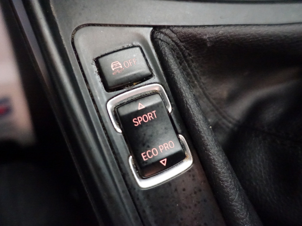 
								BMW 1-serie 116D High Executive Sport- Schuifdak, Navi, Xenon, Sport Interieur, LMV vol									