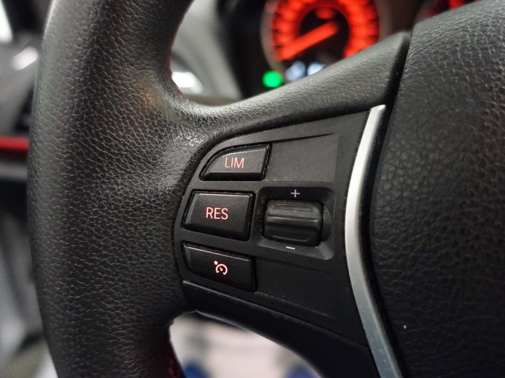 
								BMW 1-serie 116D High Executive Sport- Schuifdak, Navi, Xenon, Sport Interieur, LMV vol									