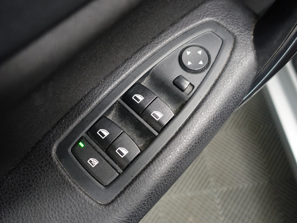 
								BMW 1-serie 116D High Executive Sport- Schuifdak, Navi, Xenon, Sport Interieur, LMV vol									
