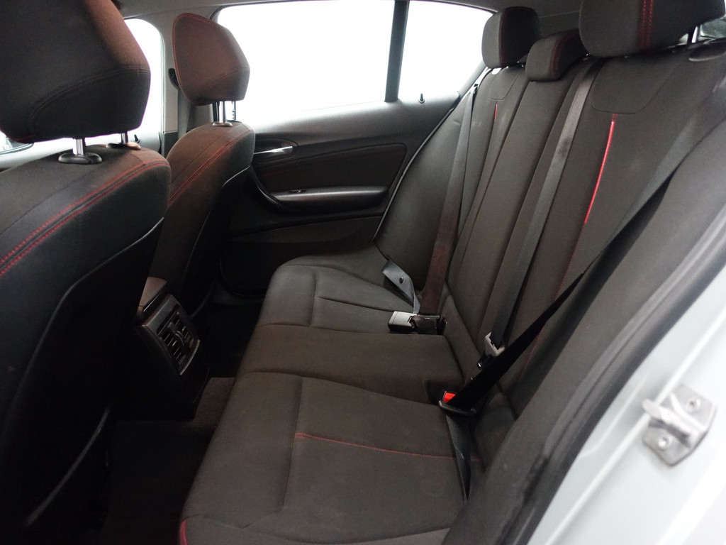 
								BMW 1-serie 116D High Executive Sport- Schuifdak, Navi, Xenon, Sport Interieur, LMV vol									