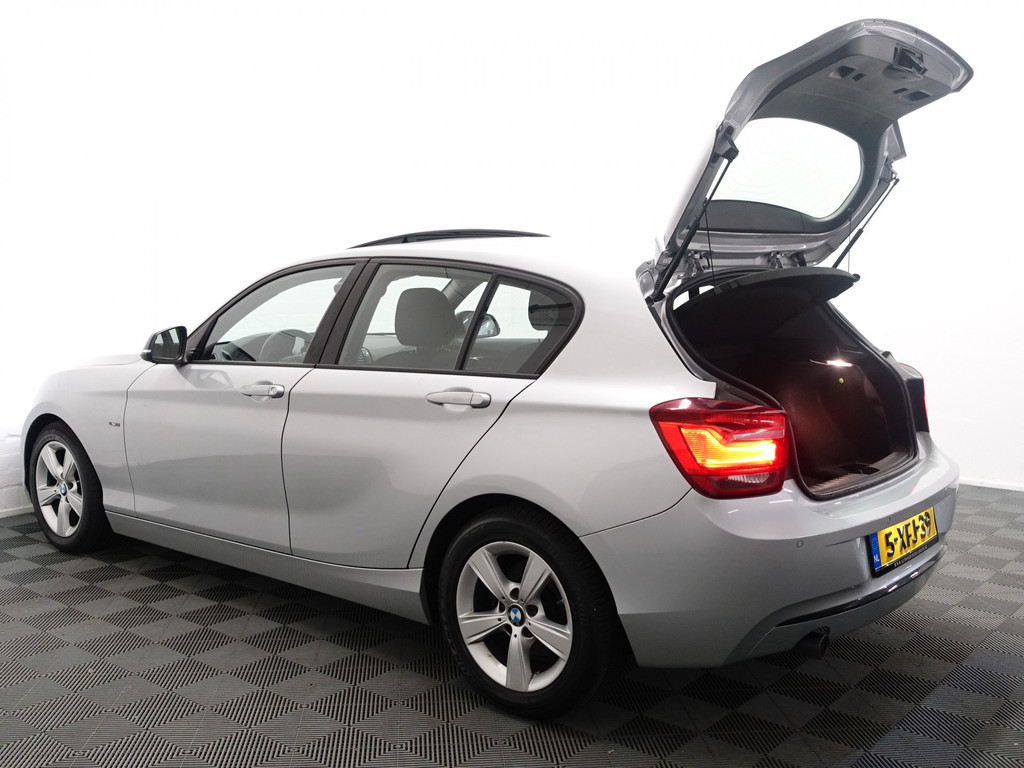 
								BMW 1-serie 116D High Executive Sport- Schuifdak, Navi, Xenon, Sport Interieur, LMV vol									