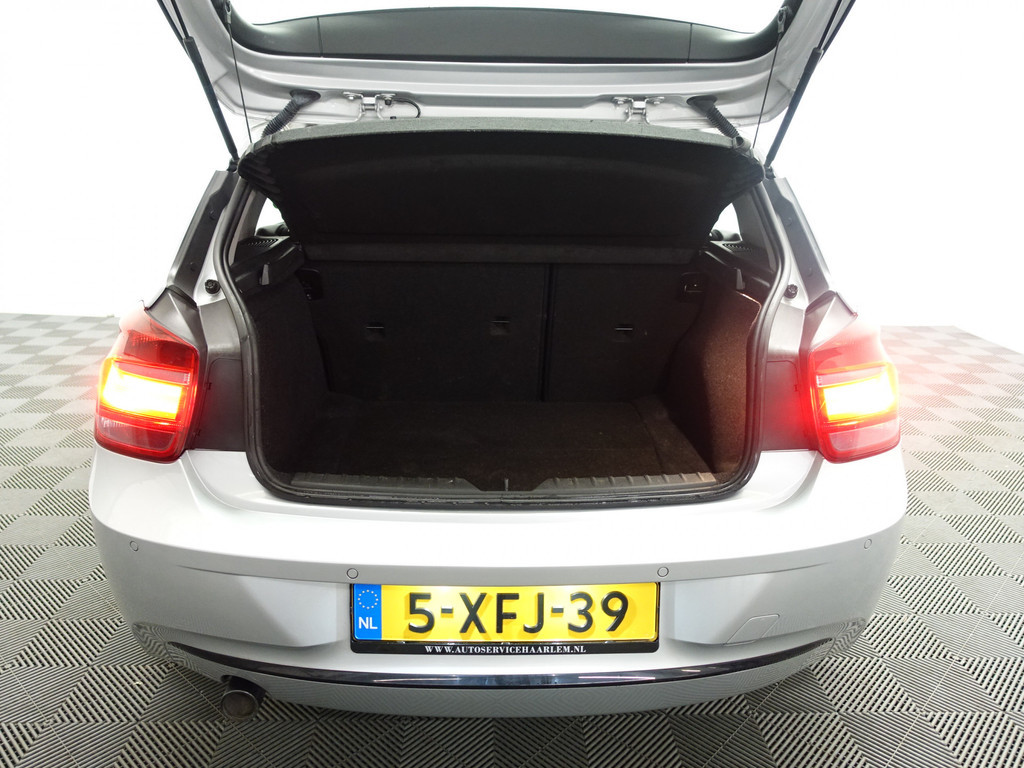 
								BMW 1-serie 116D High Executive Sport- Schuifdak, Navi, Xenon, Sport Interieur, LMV vol									