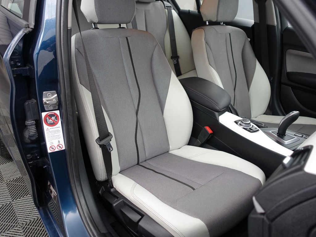 
BMW 1-serie 116i High Executive Sport- Xenon Led, Park Assist, Sport Interieur, Sfeerverlichting, Dynamic Select vol									