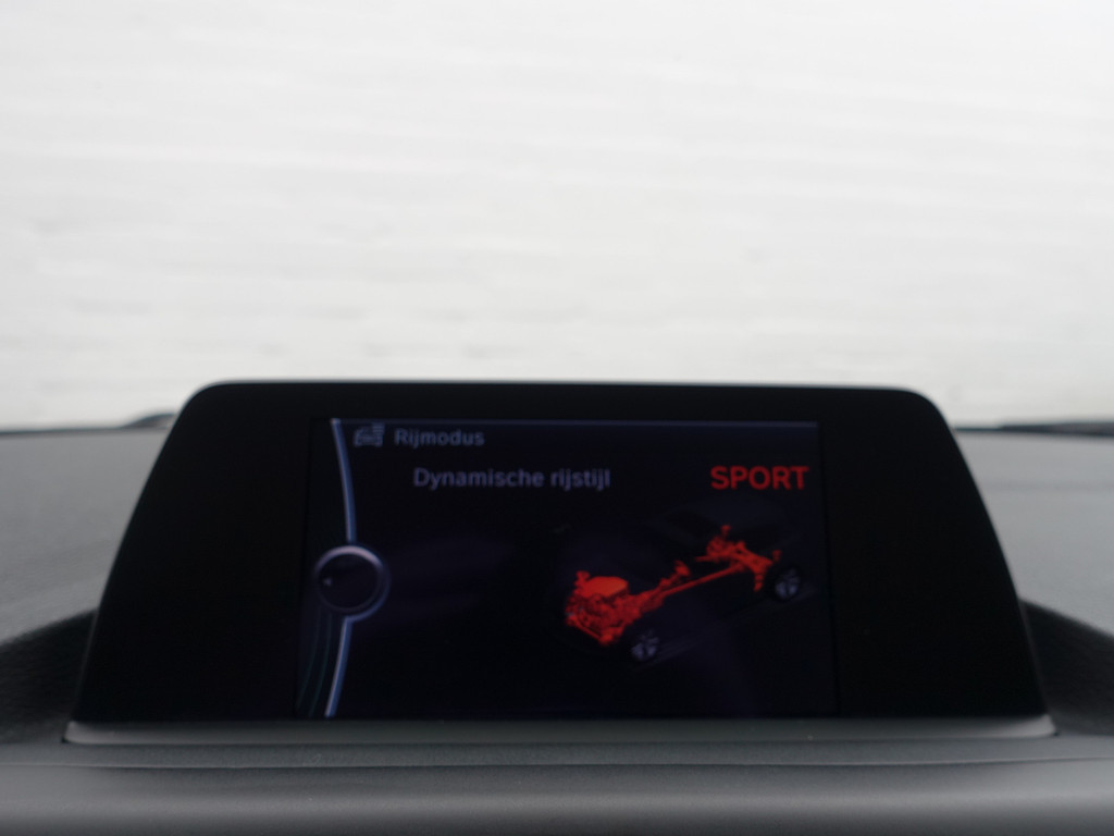 
BMW 1-serie 116i High Executive Sport- Xenon Led, Park Assist, Sport Interieur, Sfeerverlichting, Dynamic Select vol									