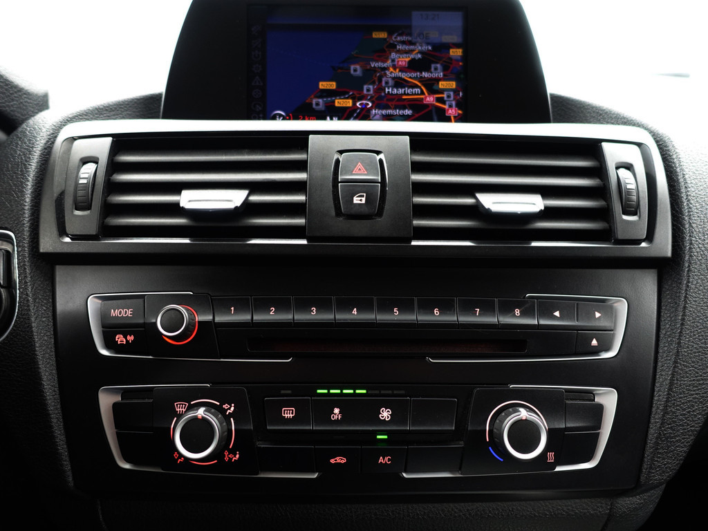 
BMW 1-serie 116i High Executive Sport- Xenon Led, Park Assist, Sport Interieur, Sfeerverlichting, Dynamic Select vol									