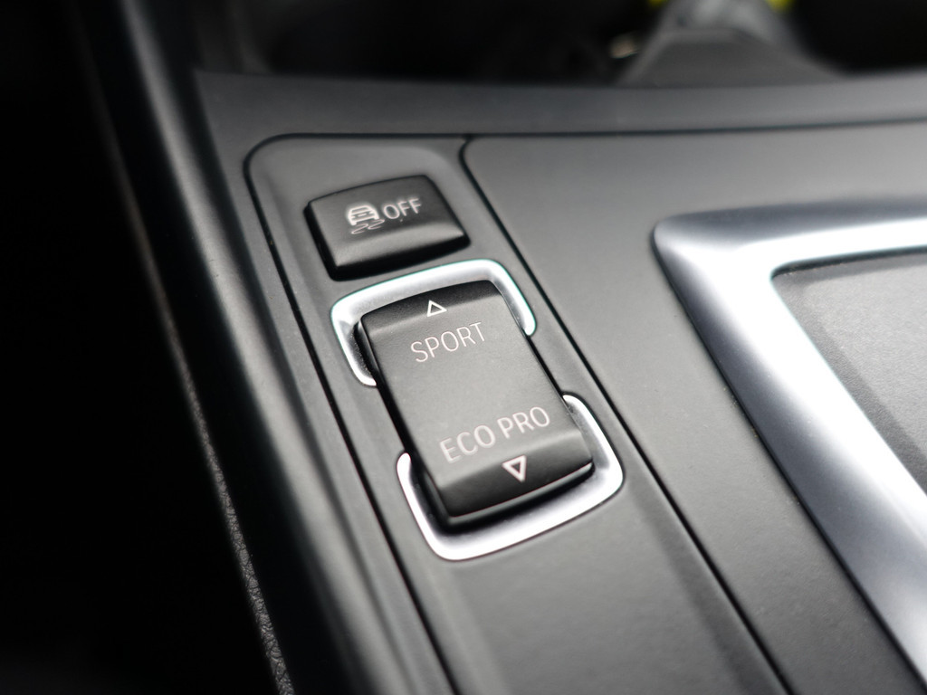 
								BMW 1-serie 116i High Executive Aut- Xenon Led, Park Assist, Dynamic Select, Navi, Clima, Cruise vol									